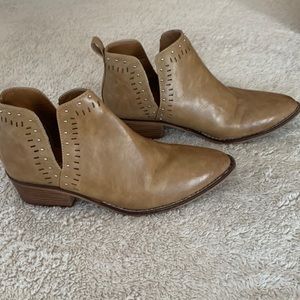 Steve Madden tan bootie 7.5